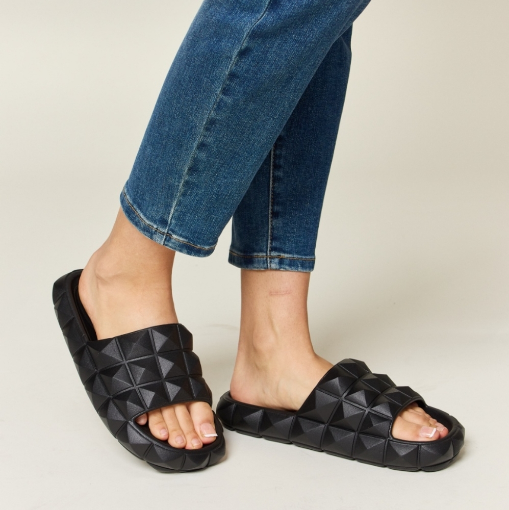 WILD DIVA Pyramid Stud Toe Band Footbed Sandals